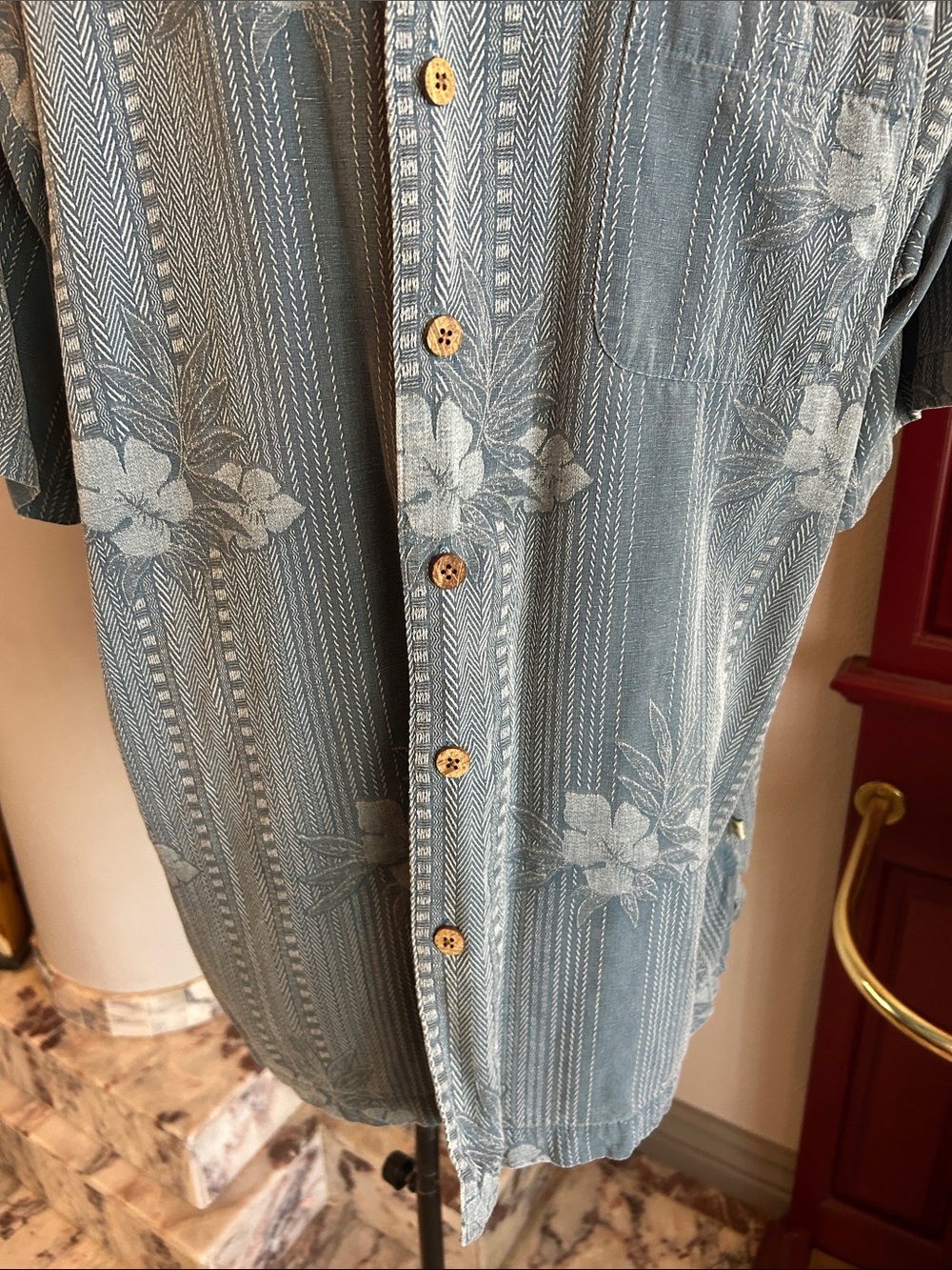 Men's Casual Short-Sleeve Button-Down Shirt in Slate Blue Floral - Picture 5 of 10